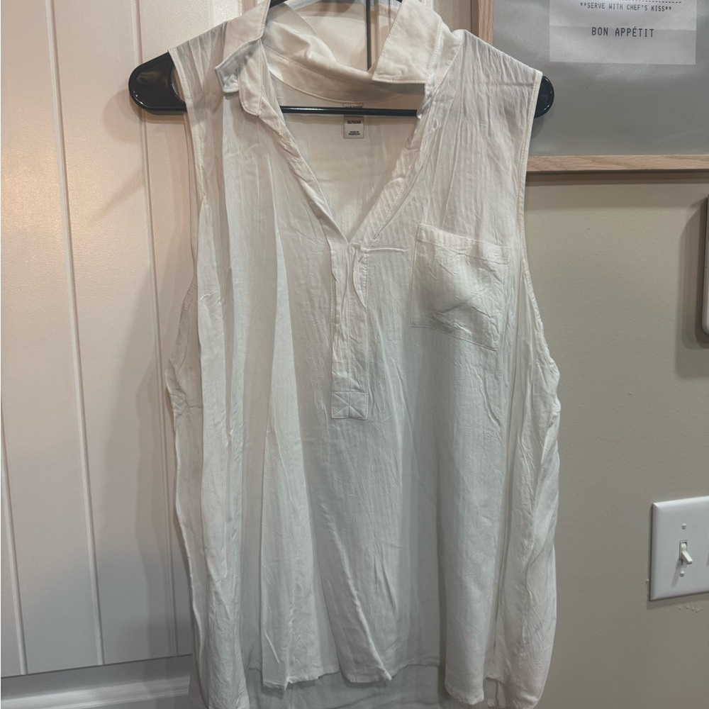 Old Navy Cream Sleeveless Blouse